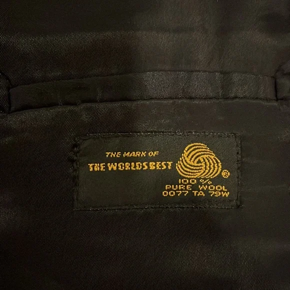 Tuxedo - Picture 4 of 4